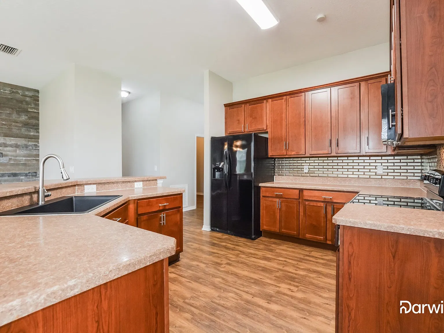 3 bed, 2.0 bath, 2152 sqft, $2,095 — Photo 2