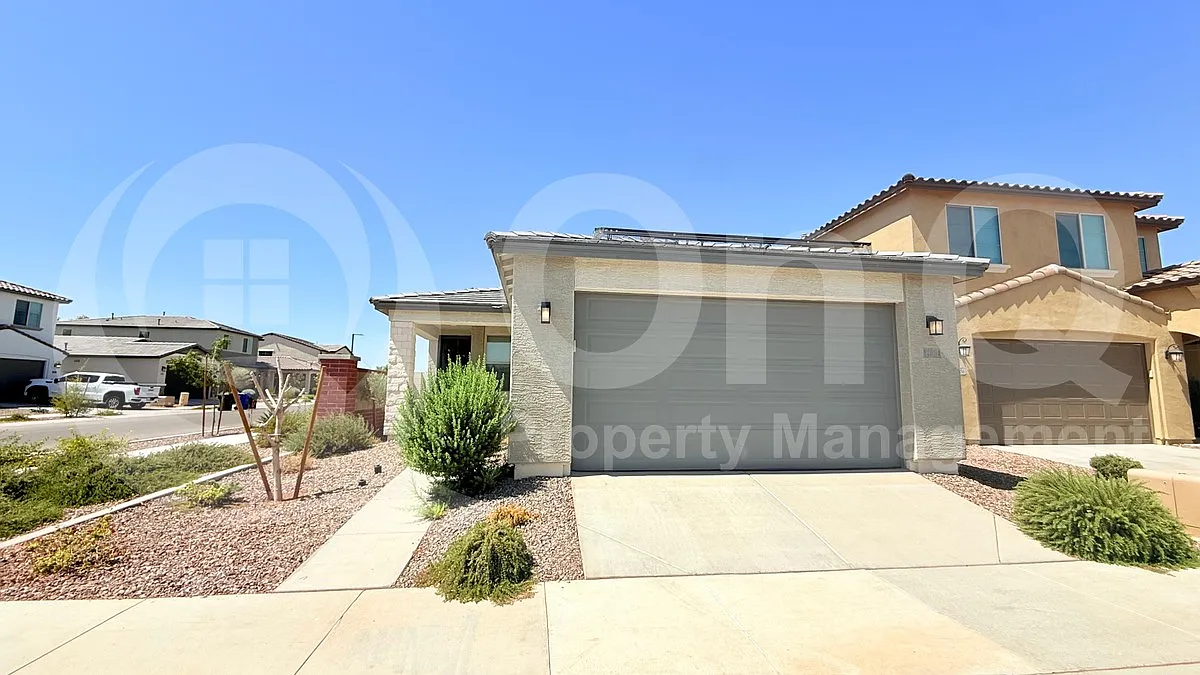 3 bed, 2.0 bath, 1374 sqft, $2,150 — Photo 1