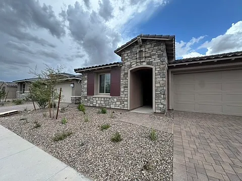 4 bed, 2249 sqft, $2,650 — Photo 2
