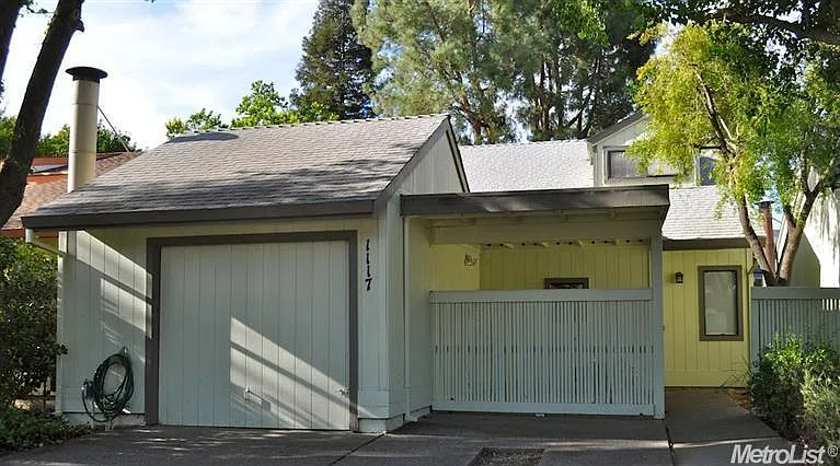 1117 Pamplona Ave — Photo 1