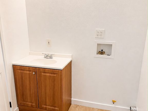 2nd image of 4824 La Roda Ave