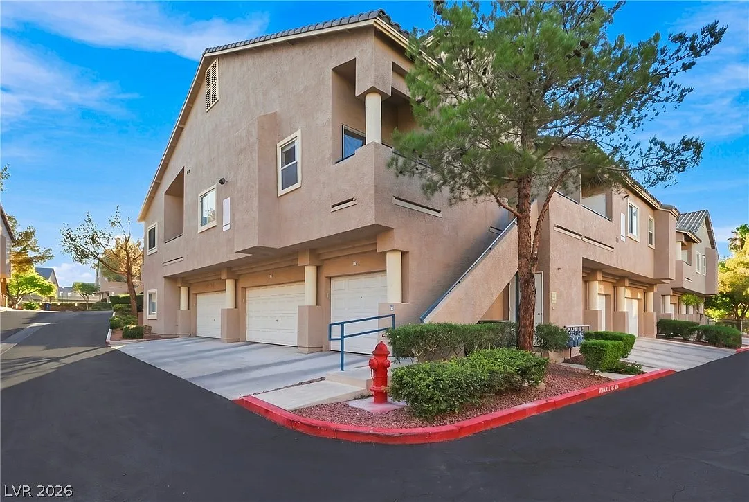 2 bed, 2.0 bath, 1079 sqft, $1,600 — Photo 1