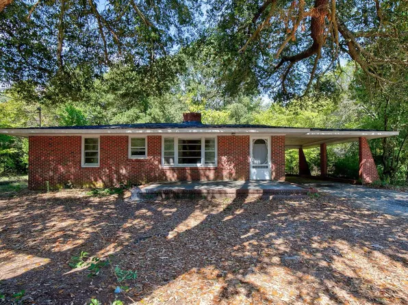 207 Hampton St E, Bethune, SC 29009