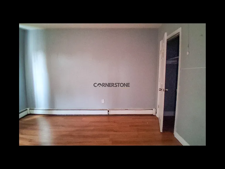 32 Essex St — Photo 11