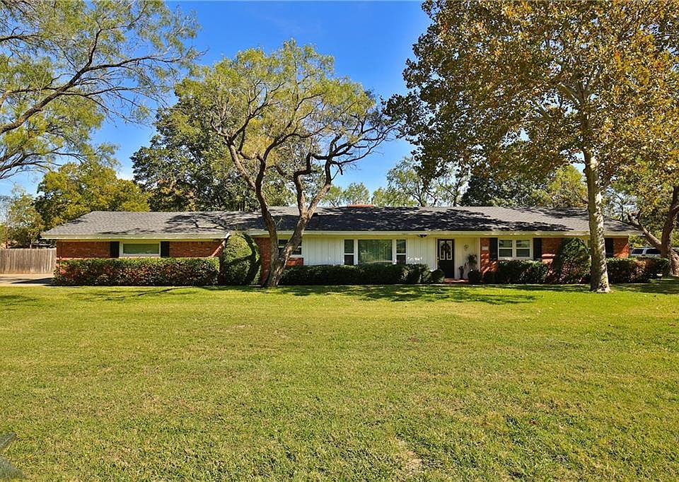 1st image of 1917 Willow Dr