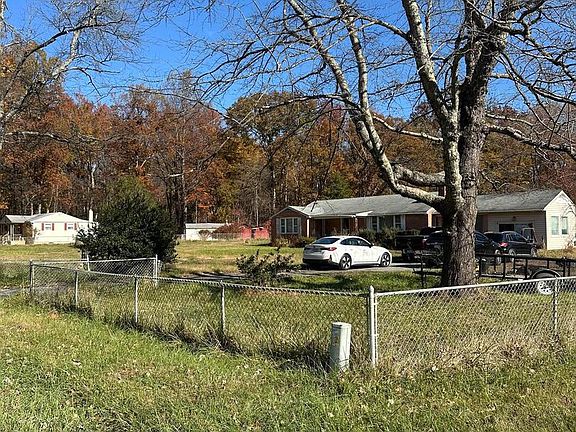 4th image of 16122 Thoroughfare Rd