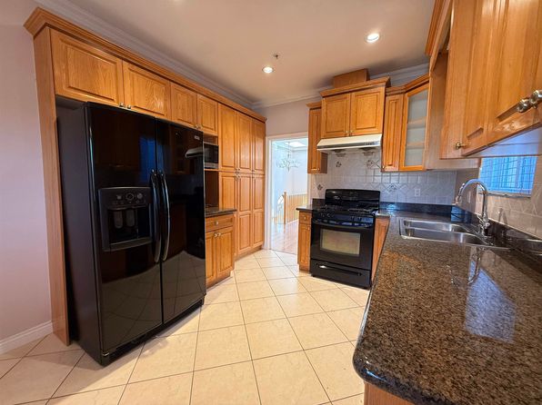 3 bedroom rental in Vancouver — photo 2