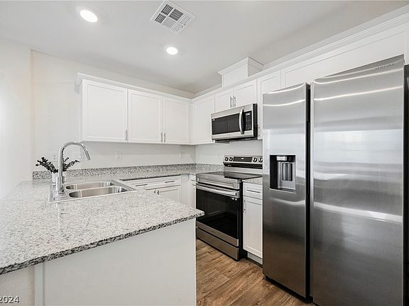 4th image of 2733 Champagne Gold Ave