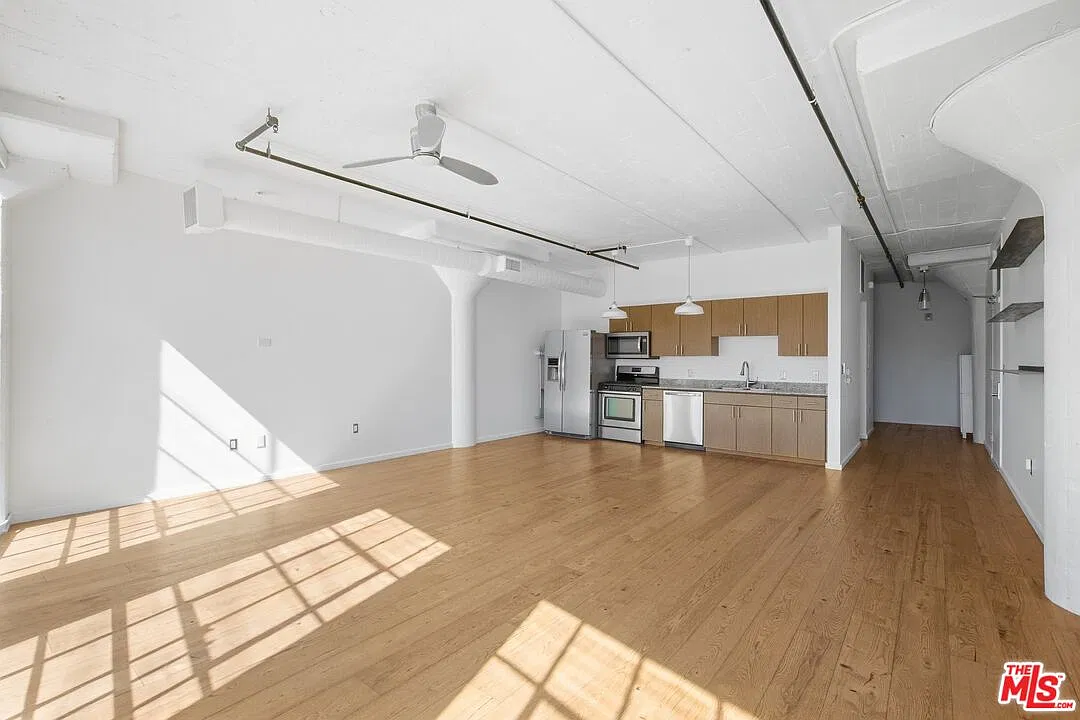 2 bed, 1.0 bath, 1300 sqft, $3,500 — Photo 2