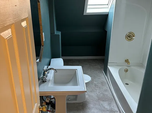 17 3rd Fl Adelaide Street Rd #3, Hartford, CT 06114