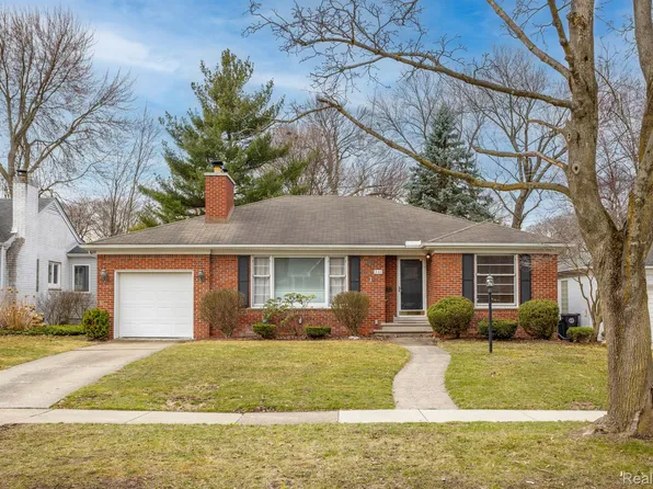 341 Ridgemont Rd, Grosse Pointe Farms, MI 48236