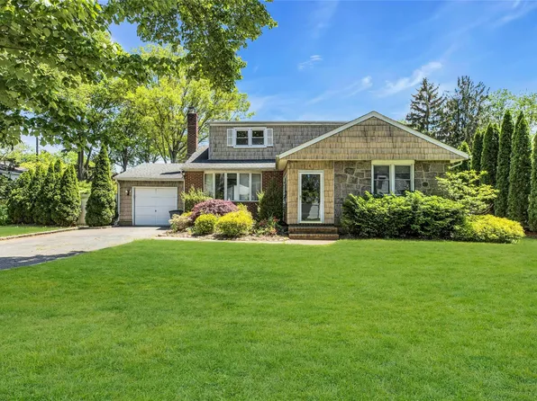 4 Lowell Avenue, Greenlawn, NY 11740