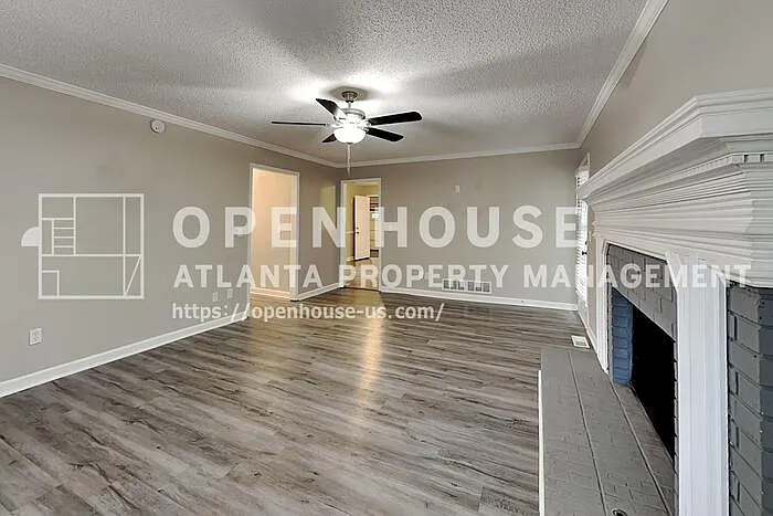 2671 Ashley Dr N — Photo 4