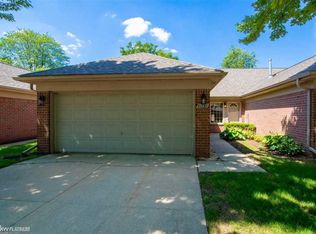 51131 Courtyard Dr, Chesterfield, MI