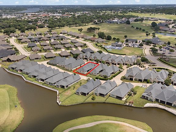 3rd image of 2407 Vineyard Dr
