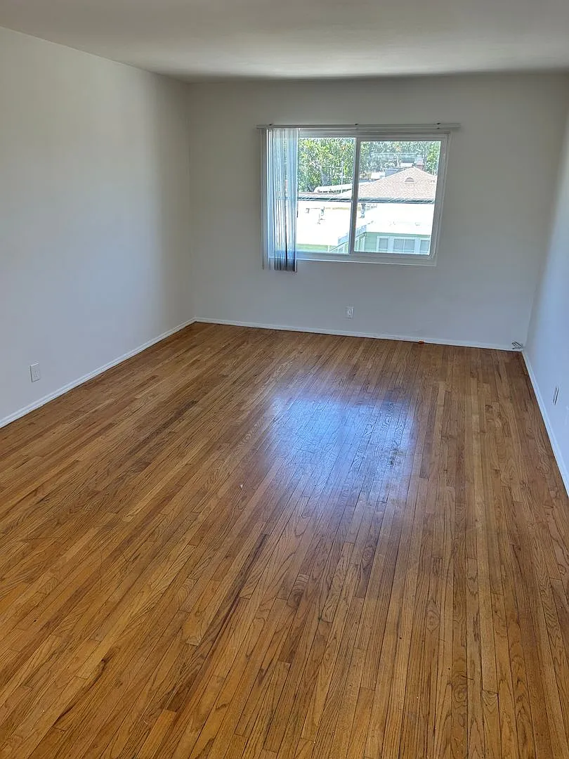 11401 Washington Pl — Photo 3