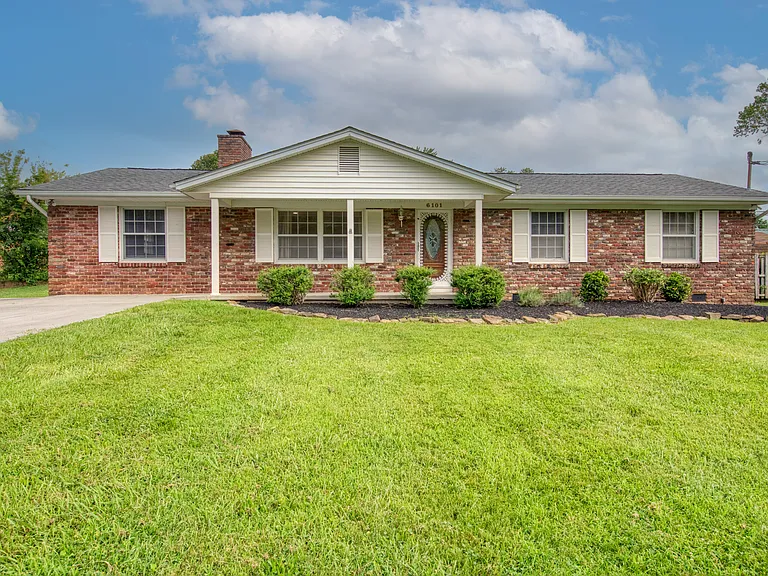 6101 Lilywood Ln — Photo 2