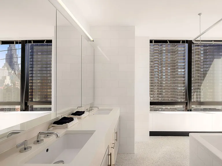1113 York Ave #22E — Photo 6