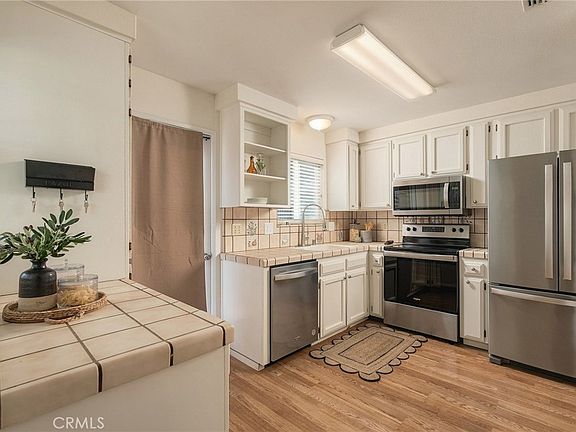 5th image of 30 Burkeshire Ct