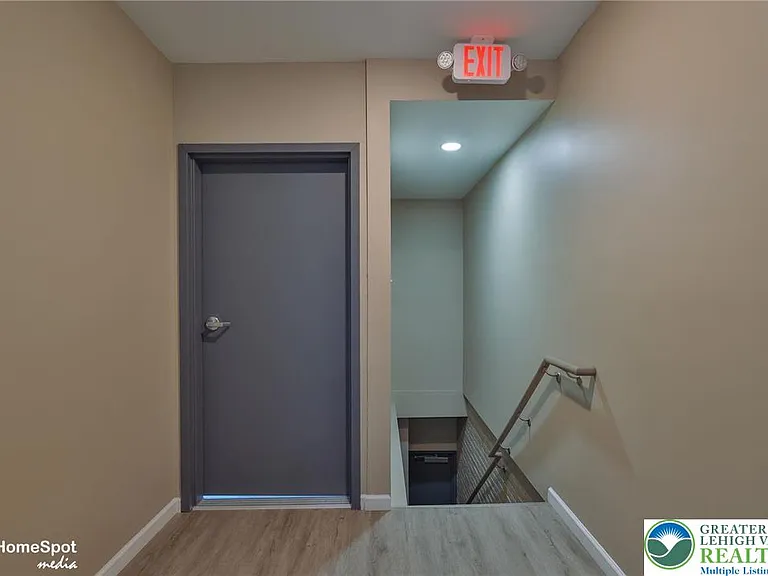 1210 W Turner St #1 — Photo 2