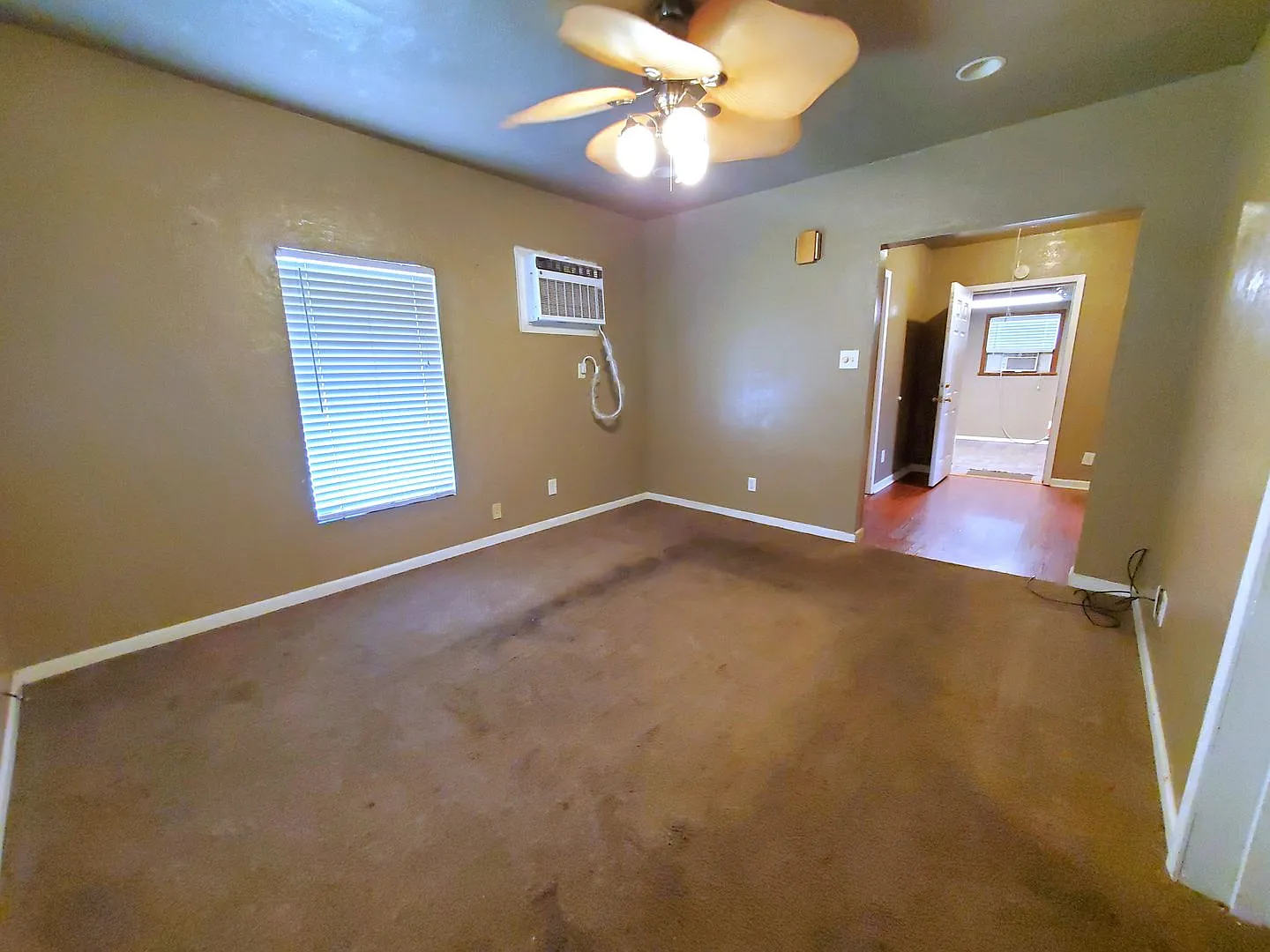1950 Harriot, Beaumont TX 77705 — Photo 2