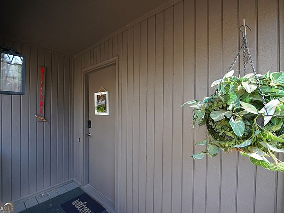 3rd image of 20 Sconti Rdg #402