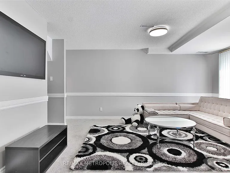 17 Clover Ridge Dr W #1 — Photo 4
