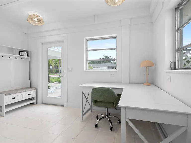 2412 N Lakeside Dr — Photo 11