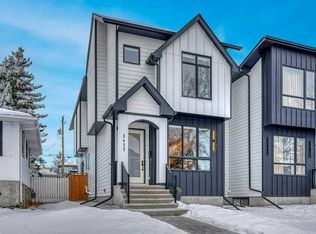 2427 27th St SW, Calgary, AB T3E 2E9