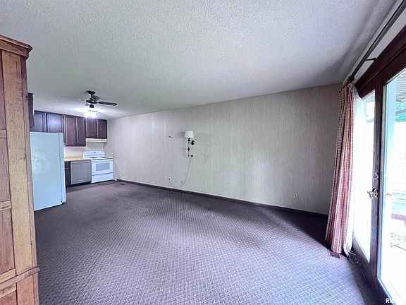 4th image of 209 S Wedgewood Ln