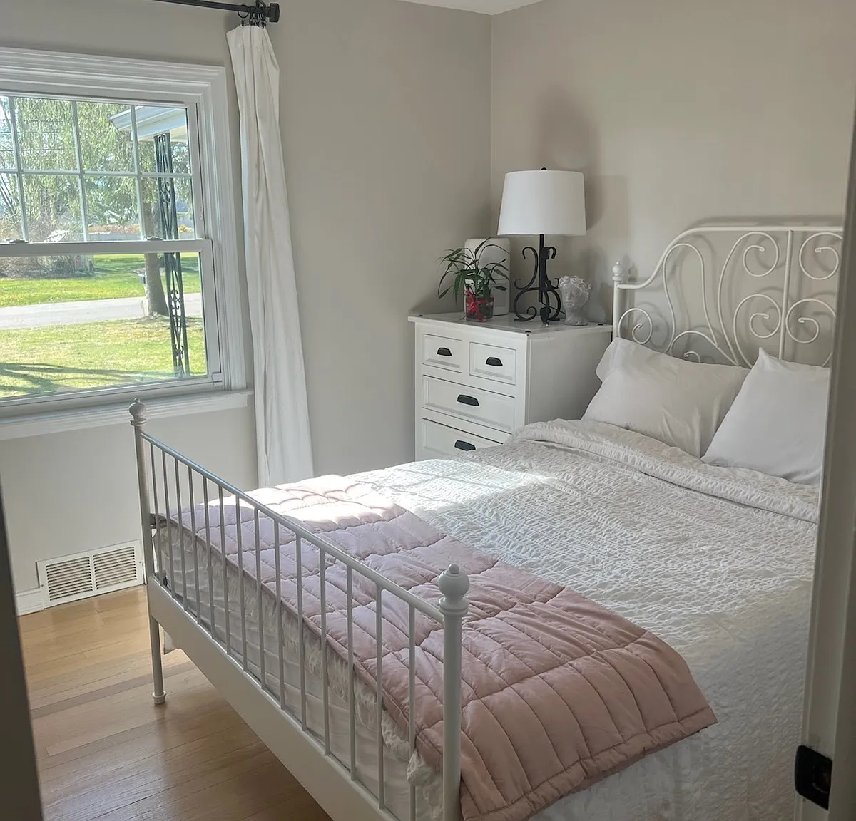 3 bed, 1.5 bath, 1377 sqft, $6,500 — Photo 2