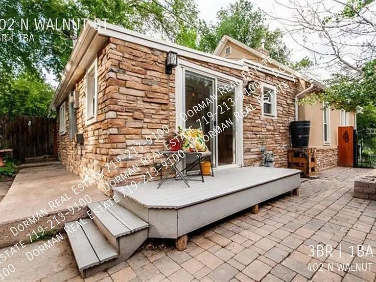 402 N Walnut St — Photo 2