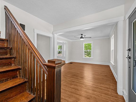 3rd image of 2664 Fair Ave