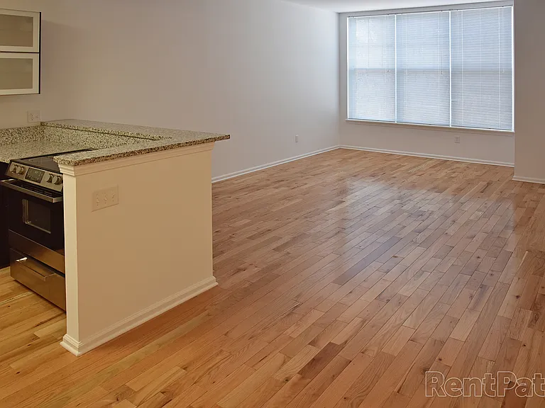 102 Lansdale Ave #V — Photo 8