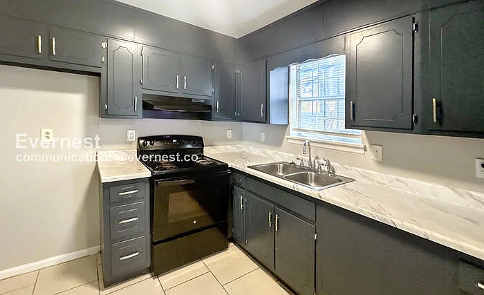 2 bed, 1.5 bath, 816 sqft, $795 — Photo 3