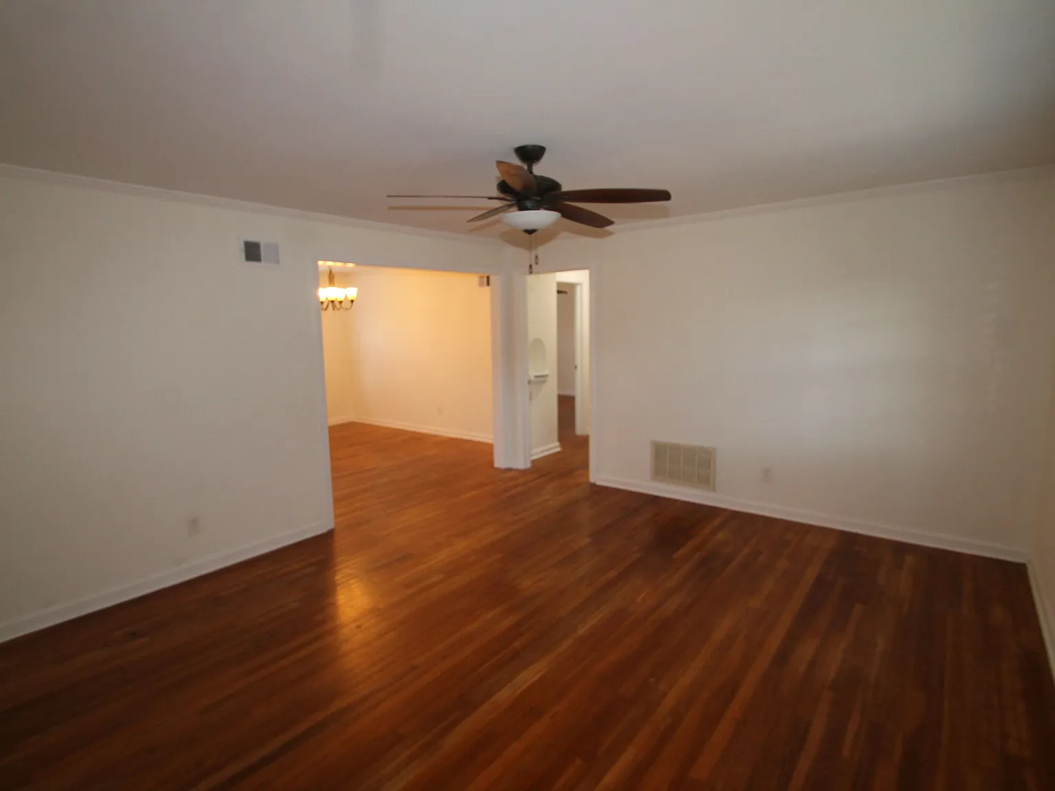 2 bed, 1100 sqft, $1,350 — Photo 2