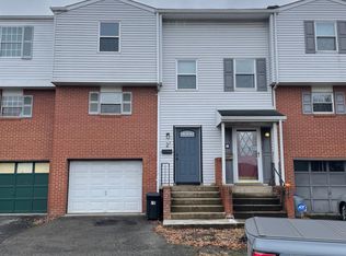 2 McKinley Sq, Coraopolis, PA