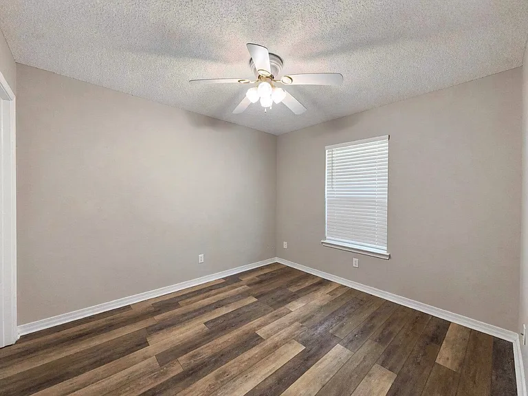697 Ferguson Dr — Photo 9