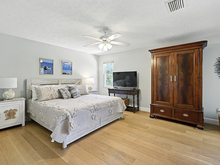 725 Acacia Rd — Photo 12