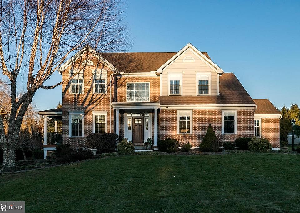 1st image of 106 Aspen Dr