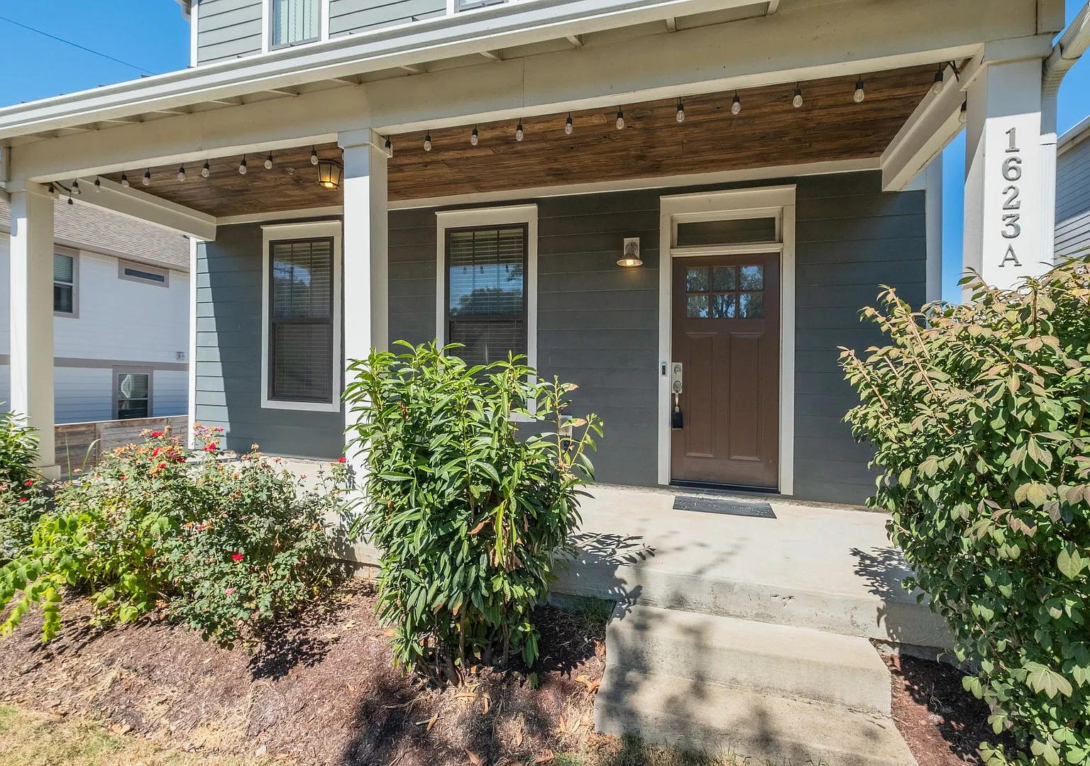 East Nashville cottage, large deck, pet friendly, large deck, open kitchen floor plan, available ... — Photo 2