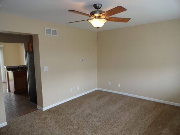 3rd image of 332 Barberry Ct