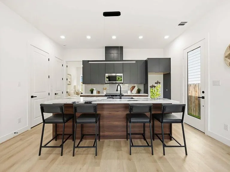 7130 Saint Augustine St #B — Photo 6
