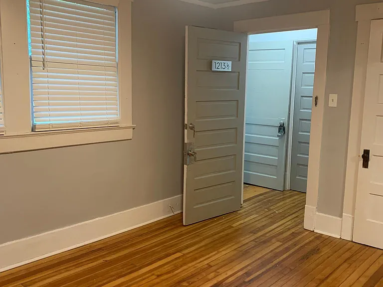 1213 Maple St #1/2 — Photo 4