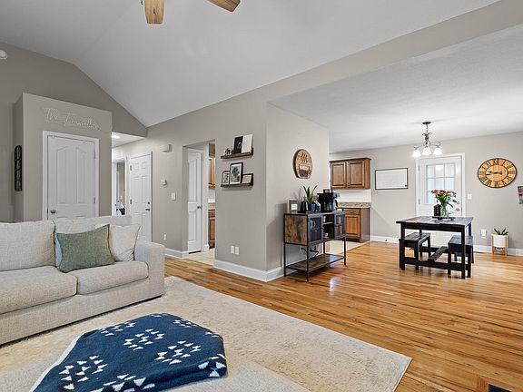 5th image of 208 Home Place Ct SE