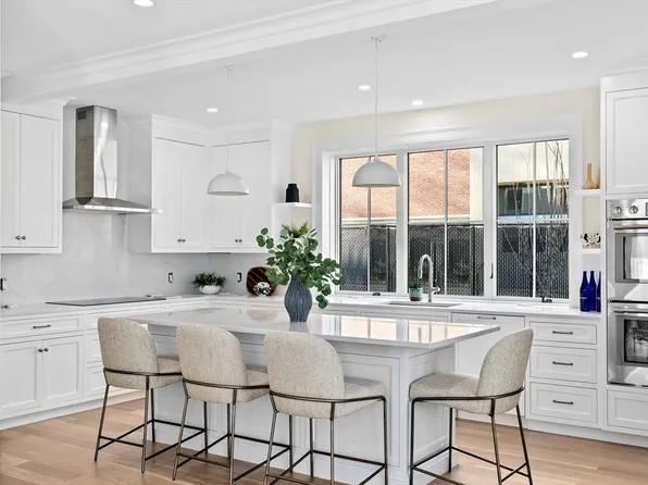 32 Kingsbury St #A, Wellesley Hills, MA 02481