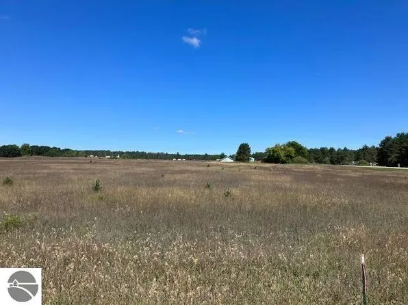 2913 Walton Rd, Kingsley, MI 49649