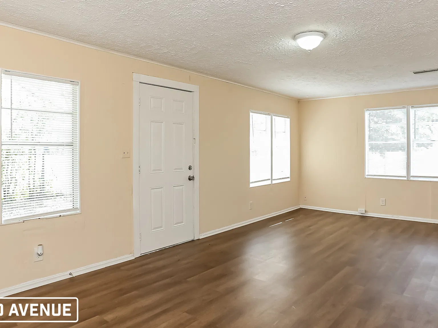 2 bed, 1.0 bath, 1171 sqft, $1,089 — Photo 3