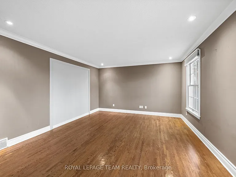 3162 Woodroffe Ave — Photo 6
