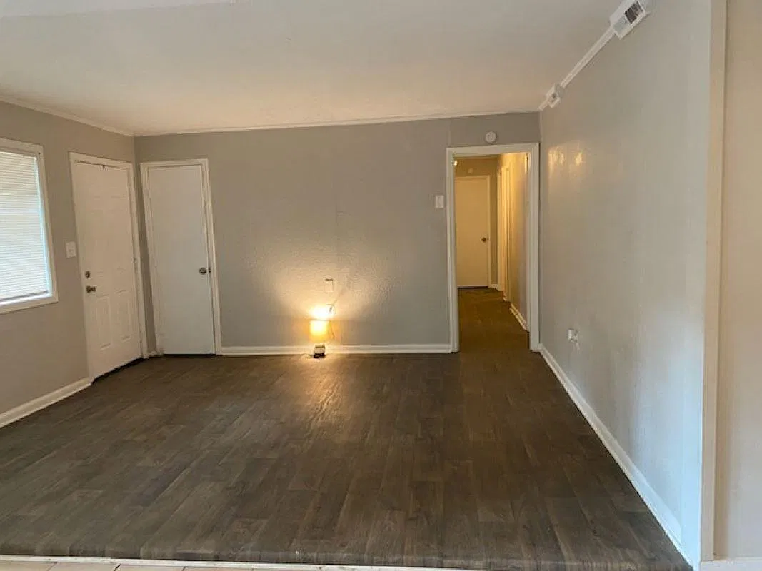 3 bed, 1.5 bath, 1296 sqft, $1,100 — Photo 2